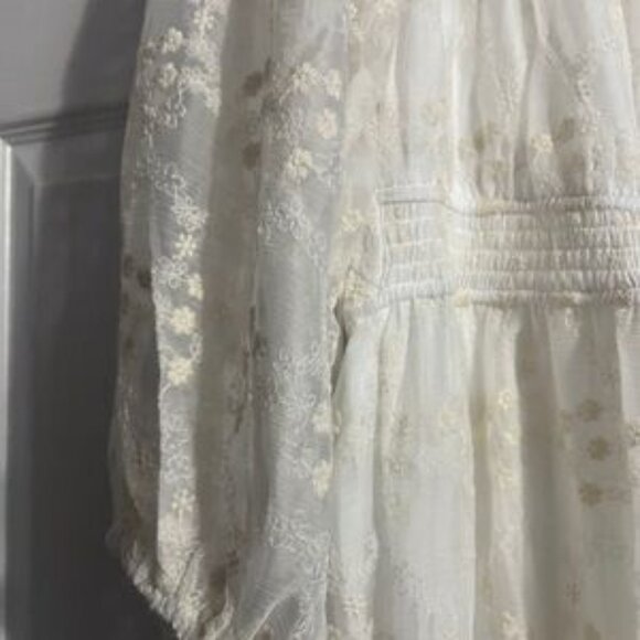 Elegant Cream Maxi Dress - Picture 15 of 15